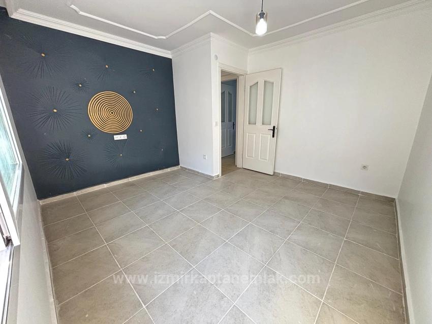 2+1 Wohnung Zum Verkauf Mit Garten In Seferihisar Ürkmez, Zentrale Lage