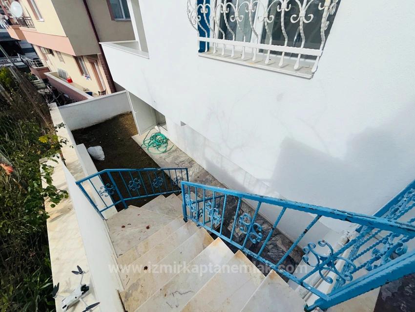 2+1-Zimmer-Wohnung In Seferihisar Ürkmez Zu Verkaufen, Mit Separater Küche Und Garten, Keine Nebenkosten