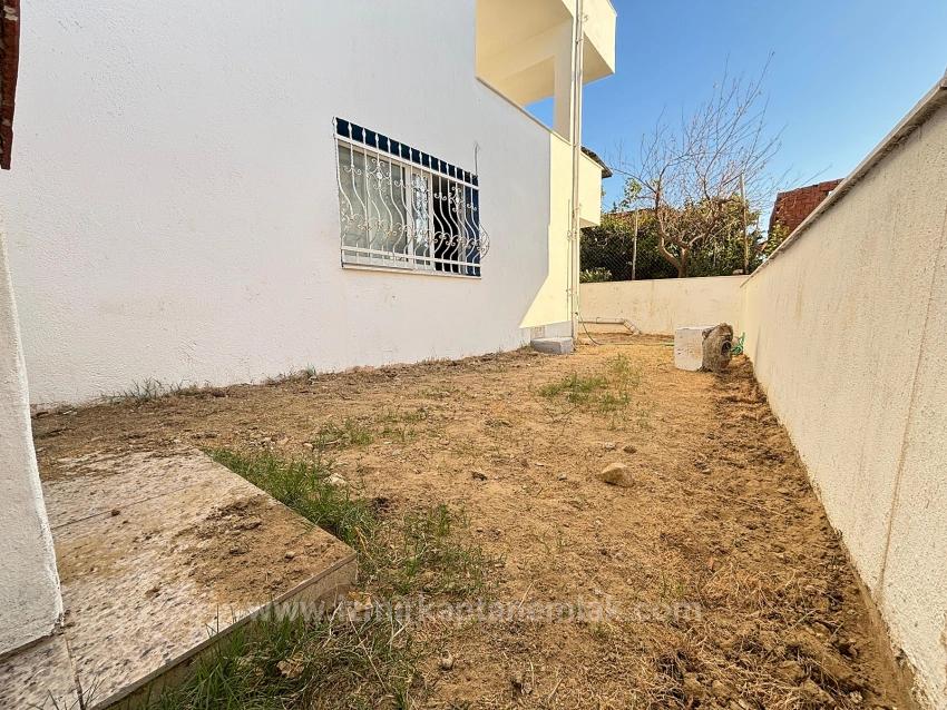 2+1-Zimmer-Wohnung In Seferihisar Ürkmez Zu Verkaufen, Mit Separater Küche Und Garten, Keine Nebenkosten