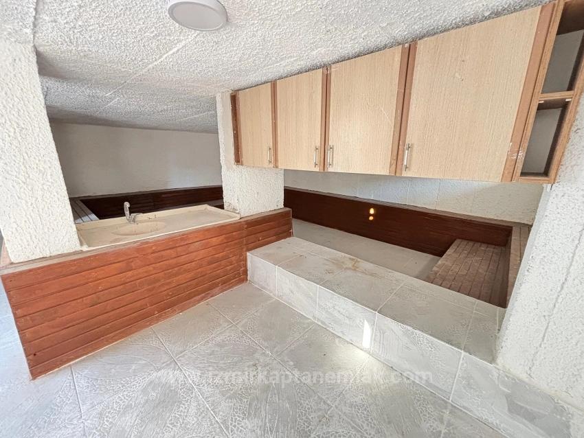 2+1-Zimmer-Wohnung In Seferihisar Ürkmez Zu Verkaufen, Mit Separater Küche Und Garten, Keine Nebenkosten