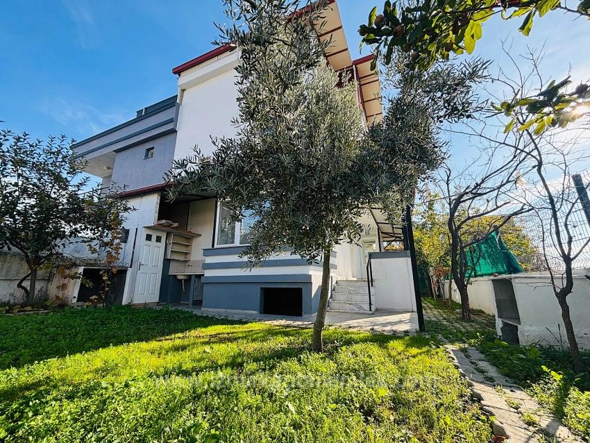 4+1 Triplex Mit Freistehendem Parkplatz Und Garten In Seferihisar Doğanbey