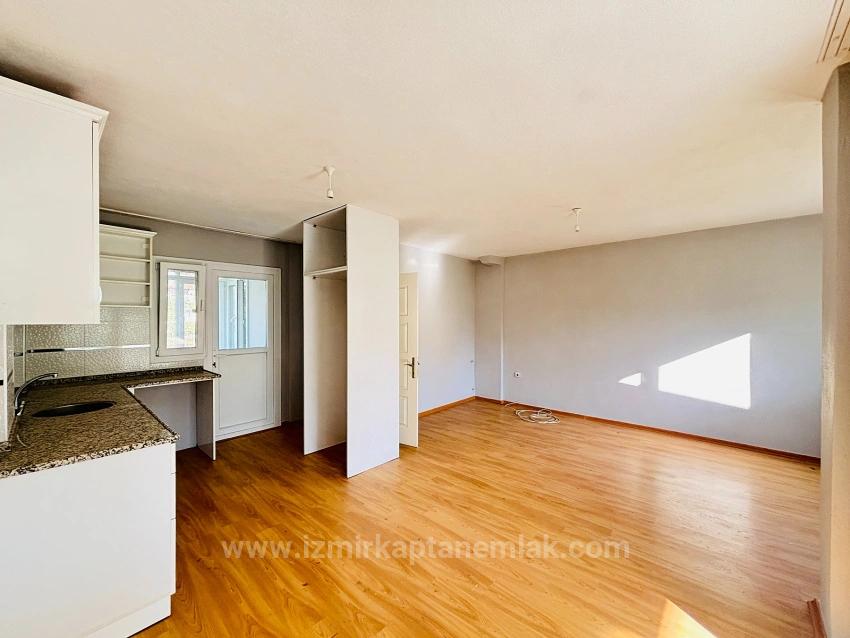 4+1 Triplex Mit Freistehendem Parkplatz Und Garten In Seferihisar Doğanbey