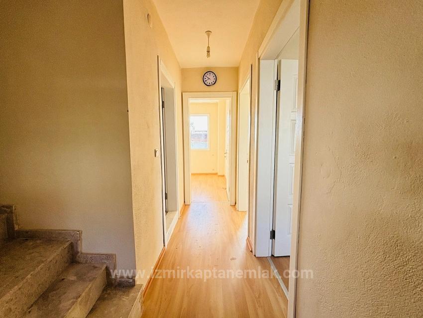 4+1 Triplex Mit Freistehendem Parkplatz Und Garten In Seferihisar Doğanbey