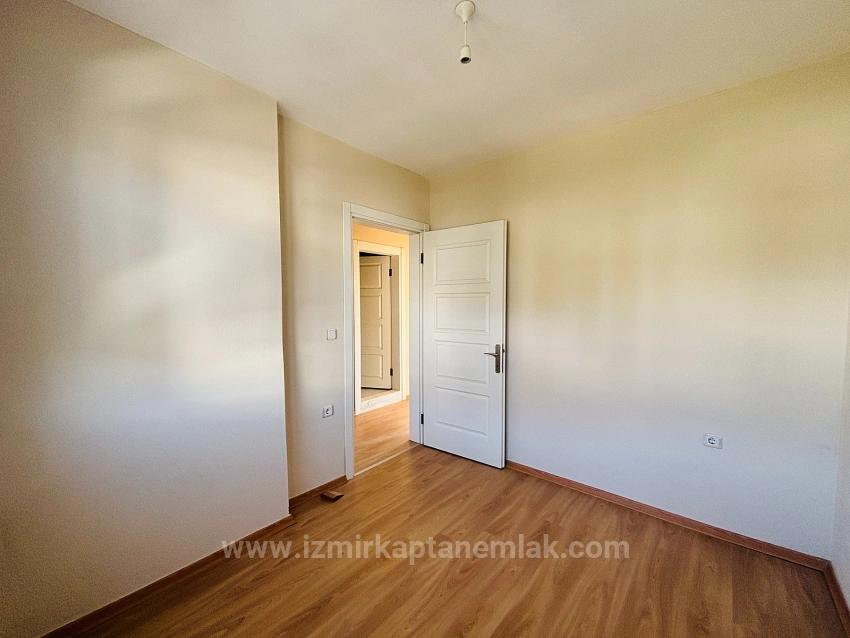 4+1 Triplex Mit Freistehendem Parkplatz Und Garten In Seferihisar Doğanbey