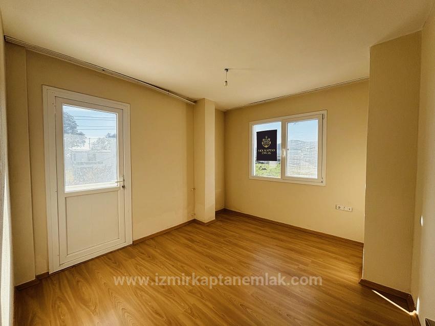 4+1 Triplex Mit Freistehendem Parkplatz Und Garten In Seferihisar Doğanbey