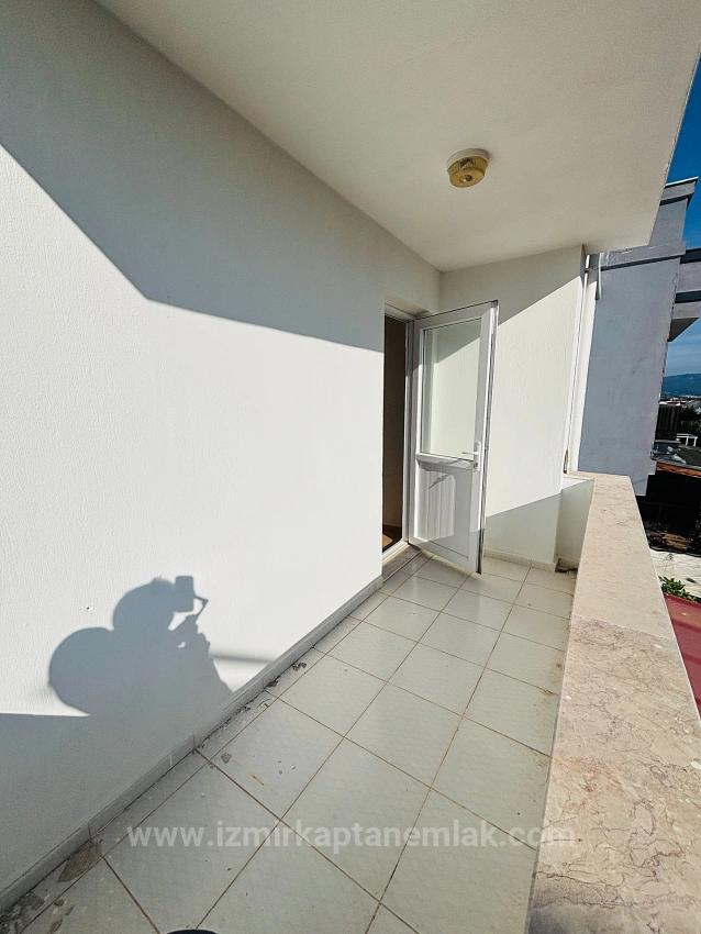 4+1 Triplex Mit Freistehendem Parkplatz Und Garten In Seferihisar Doğanbey