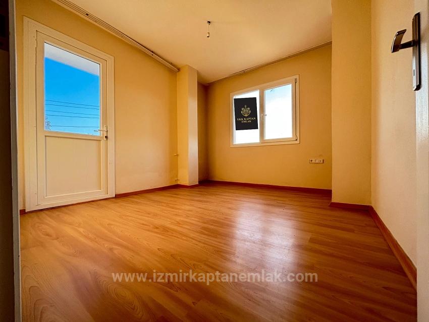 4+1 Triplex Mit Freistehendem Parkplatz Und Garten In Seferihisar Doğanbey