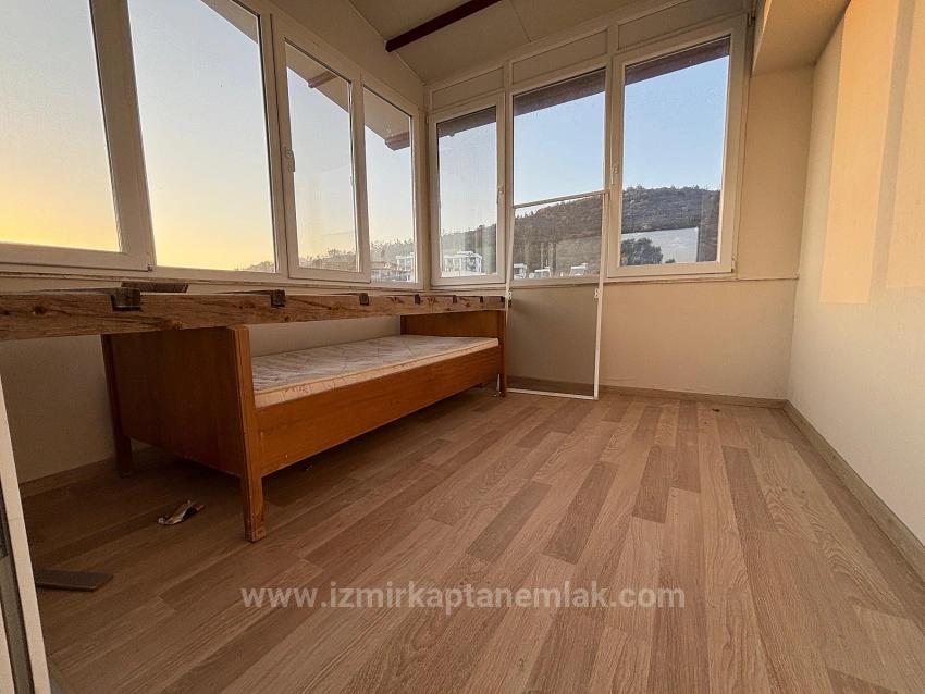 4+1 Triplex Mit Freistehendem Parkplatz Und Garten In Seferihisar Doğanbey