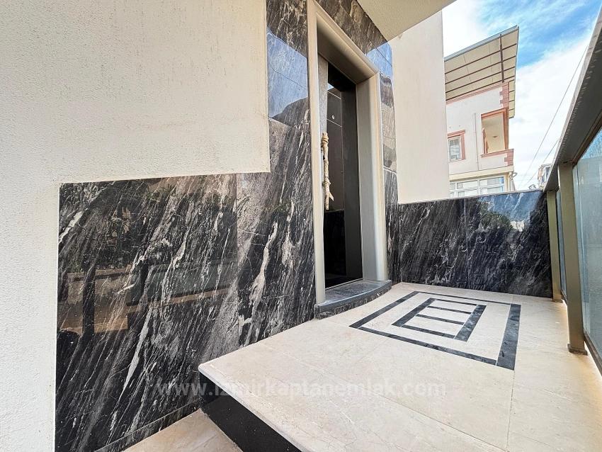 3+1 Villa Mit Parkplatz Und Garten In Seferihisar Doğanbey Zu Verkaufen, 500 Meter Vom Strand Entfernt