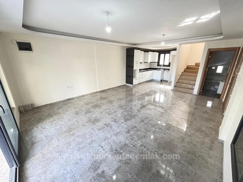 3+1 Villa Mit Parkplatz Und Garten In Seferihisar Doğanbey Zu Verkaufen, 500 Meter Vom Strand Entfernt