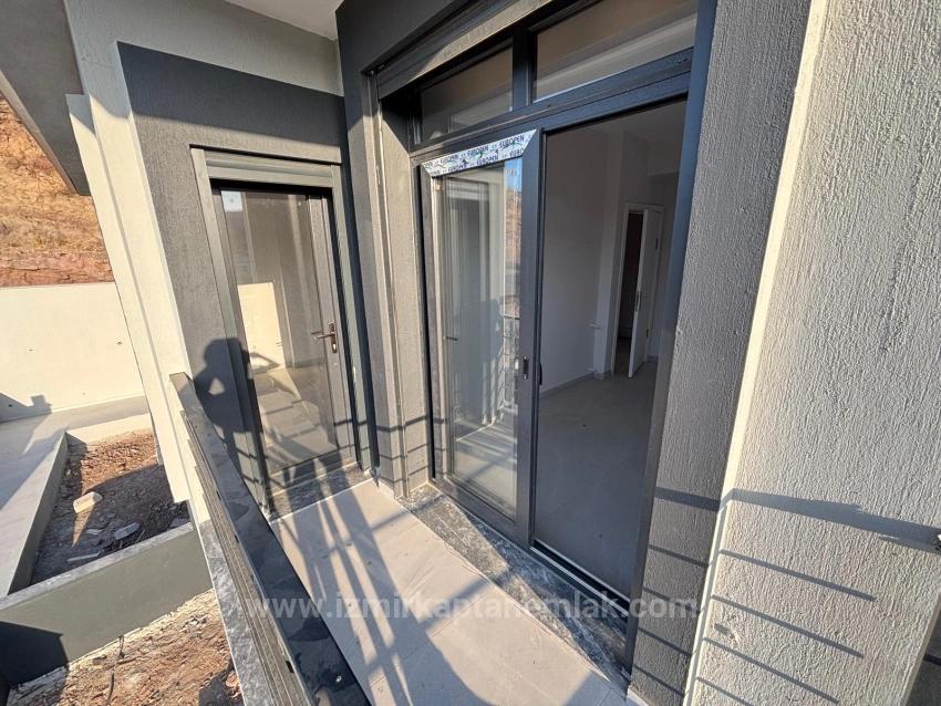 2+1 Villa Zum Verkauf In Seferihisar Payamlı Mit Garten, Bau- Und Nutzungsgenehmigung Nicht Erforderlich