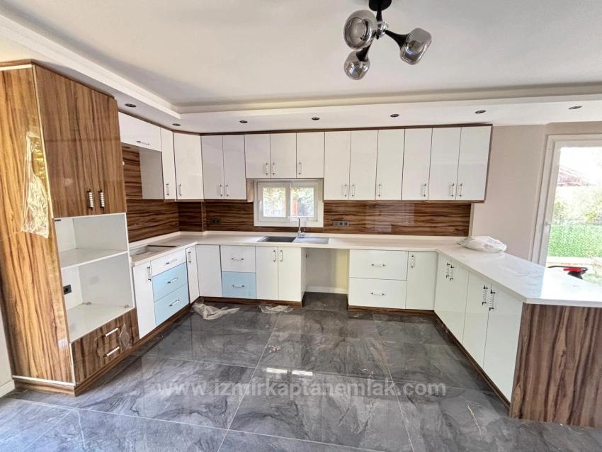 Freistehende, Geräumige 3+1 Villa Zum Verkauf Im Zentrum Von Seferihisar Payamlı