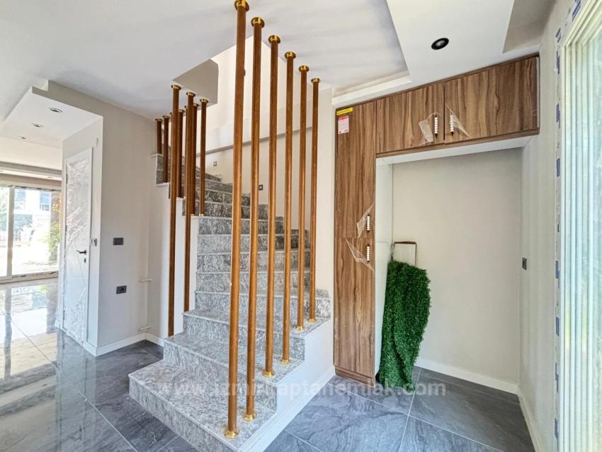 Freistehende, Geräumige 3+1 Villa Zum Verkauf Im Zentrum Von Seferihisar Payamlı