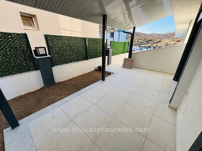 Neubau-Villa (2+1 Schlafzimmer, Lizenziert) Mit Garten In Seferihisar Payamlı Zu Verkaufen