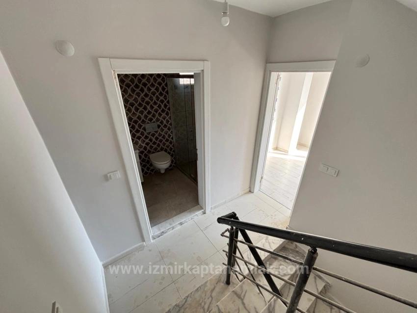 Neubau-Villa (2+1 Schlafzimmer, Lizenziert) Mit Garten In Seferihisar Payamlı Zu Verkaufen