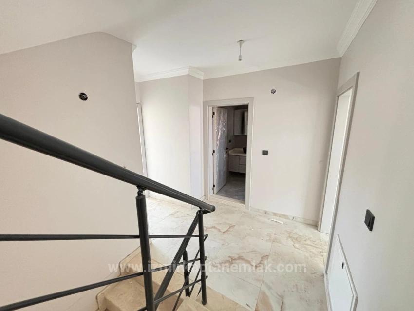 Großzügiges 6+2-Triplex-Apartment Im Zentrum Von Seferihisar Zu Verkaufen