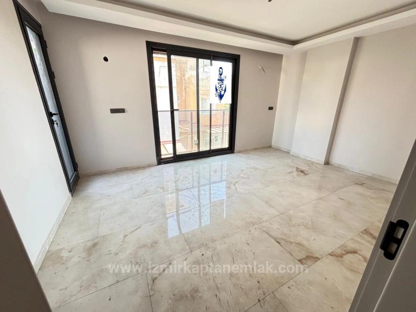 Großzügiges 6+2-Triplex-Apartment Im Zentrum Von Seferihisar Zu Verkaufen