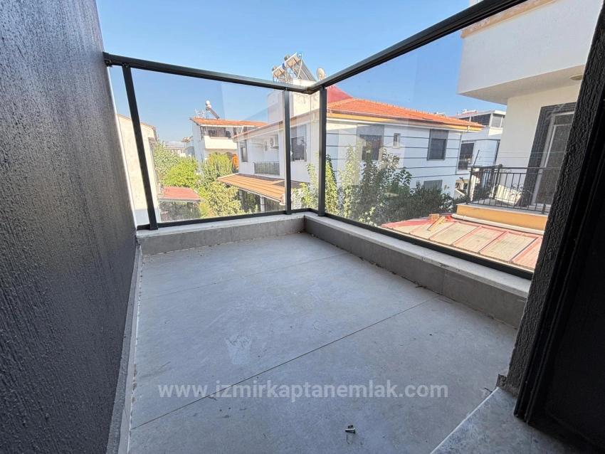 Großzügiges 6+2-Triplex-Apartment Im Zentrum Von Seferihisar Zu Verkaufen