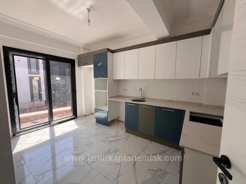 Brandneue 2+1-Villa Mit Großem Garten In Seferihisar Kavakdere Zu Verkaufen