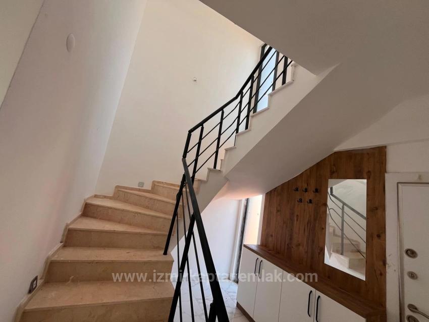 Brandneue 2+1-Villa Mit Großem Garten In Seferihisar Kavakdere Zu Verkaufen