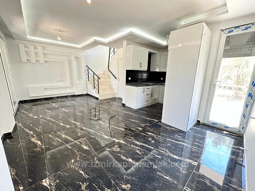 Geräumige 3+1-Zimmer-Villa Mit Großem Garten Im Stadtteil Cumhuriyet Von Seferihisar Zu Verkaufen