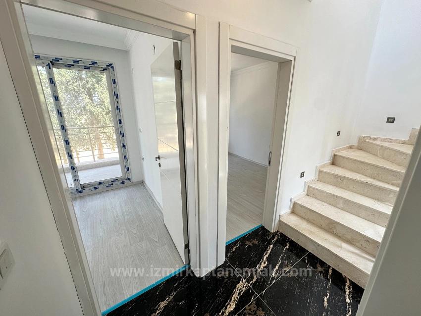 Geräumige 3+1-Zimmer-Villa Mit Großem Garten Im Stadtteil Cumhuriyet Von Seferihisar Zu Verkaufen