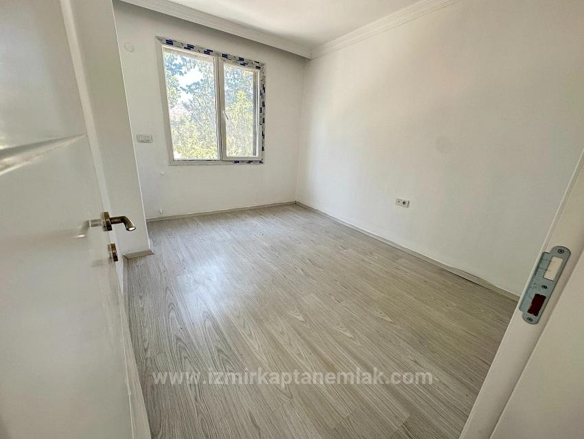 Geräumige 3+1-Zimmer-Villa Mit Großem Garten Im Stadtteil Cumhuriyet Von Seferihisar Zu Verkaufen