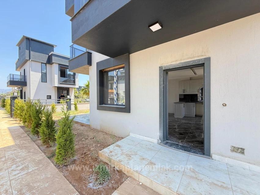 2+1 Villa Zum Verkauf Mit Eigenem Garten In Seferihisar Doğanbey