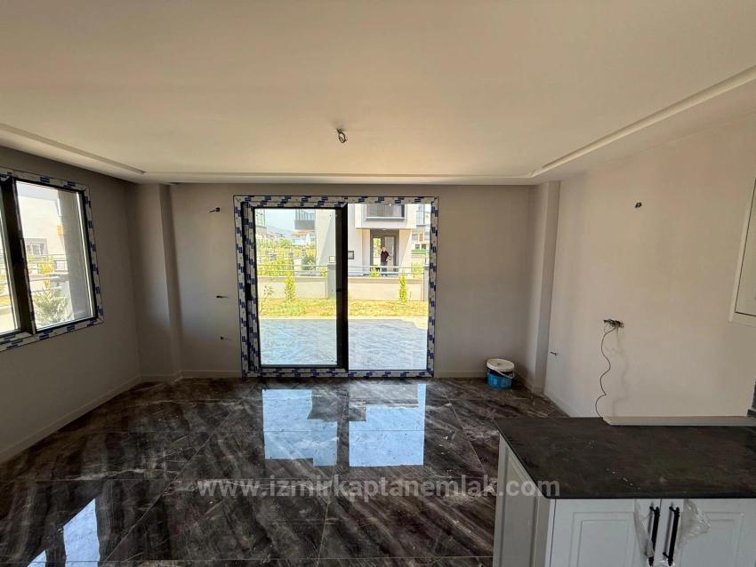 2+1 Villa Zum Verkauf Mit Eigenem Garten In Seferihisar Doğanbey