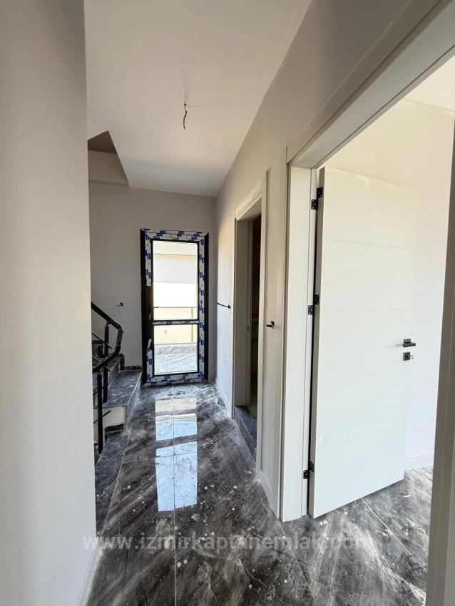 2+1 Villa Zum Verkauf Mit Eigenem Garten In Seferihisar Doğanbey