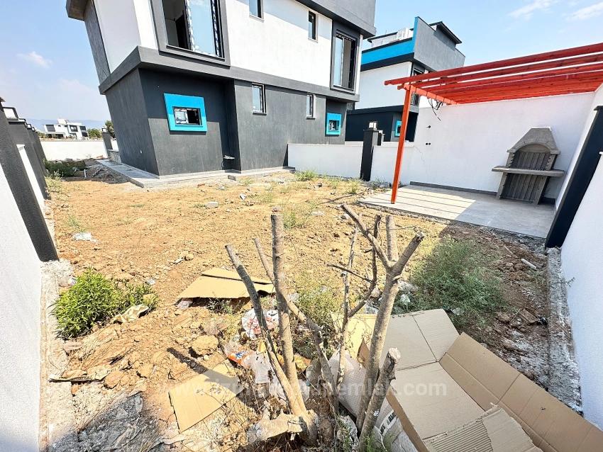 Brandneue 2+1-Villa Zum Verkauf Mit Großem Garten In Seferihisar Cumhuriyet