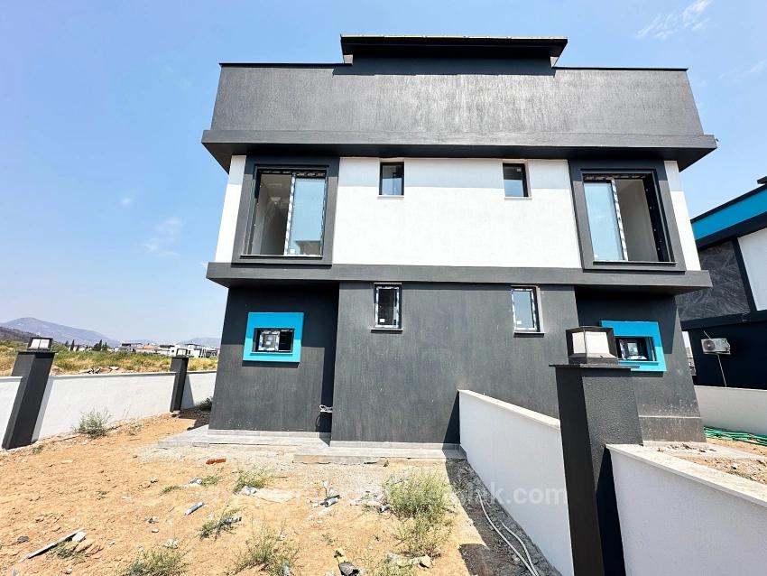 Brandneue 2+1-Villa Zum Verkauf Mit Großem Garten In Seferihisar Cumhuriyet