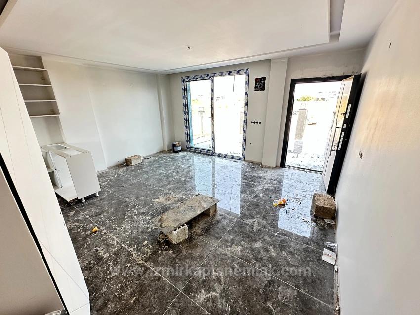 Brandneue 2+1-Villa Zum Verkauf Mit Großem Garten In Seferihisar Cumhuriyet