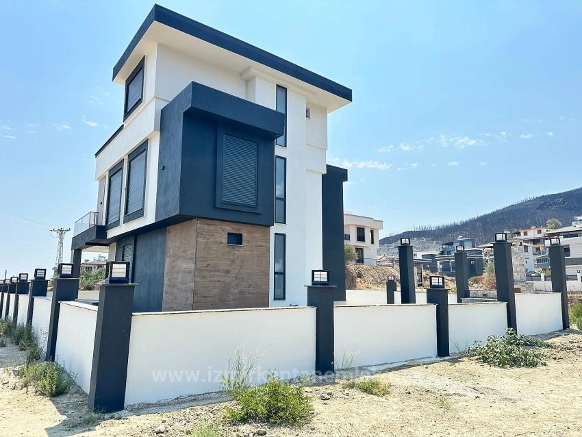 Unabhängige, Hochwertige Neue 4+1-Villa Zum Verkauf Auf 287 M2 In Seferihisar Doğanbey