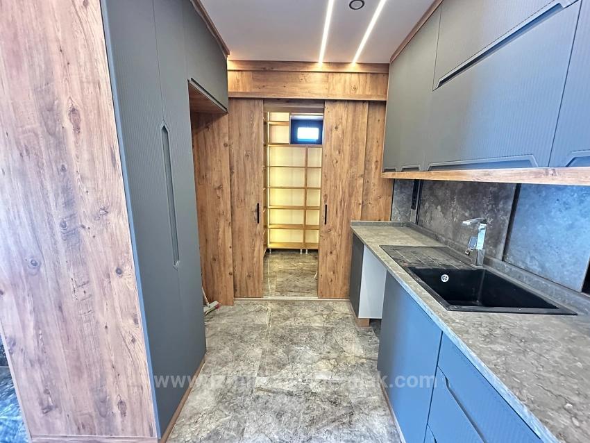 Unabhängige, Hochwertige Neue 4+1-Villa Zum Verkauf Auf 287 M2 In Seferihisar Doğanbey