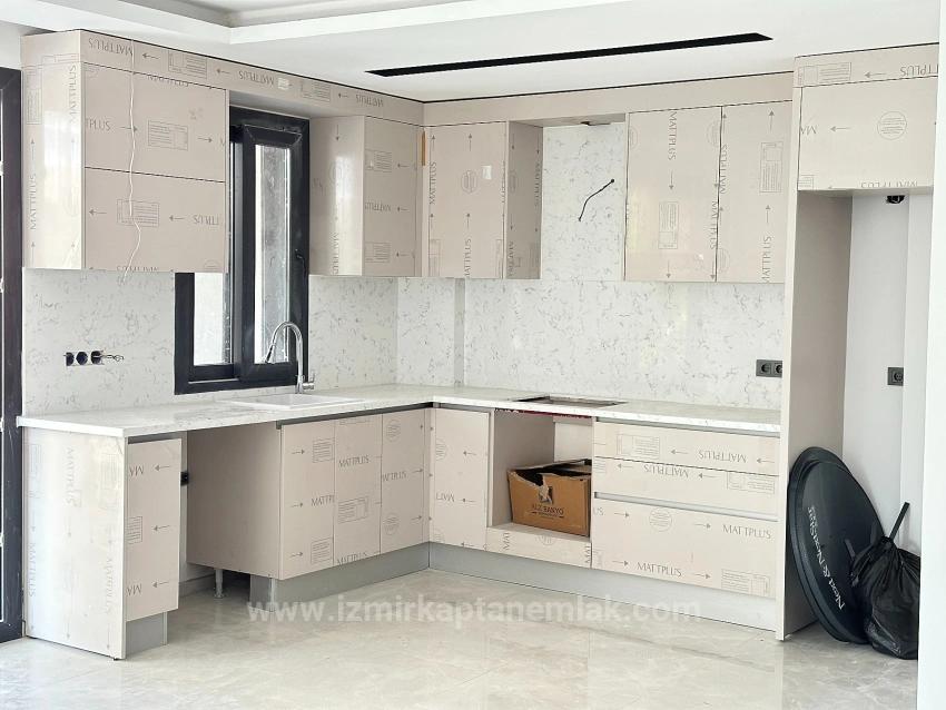 Große Brandneue 5+1-Villa Zum Verkauf Im Zentrum Von Seferihisar Doğanbey