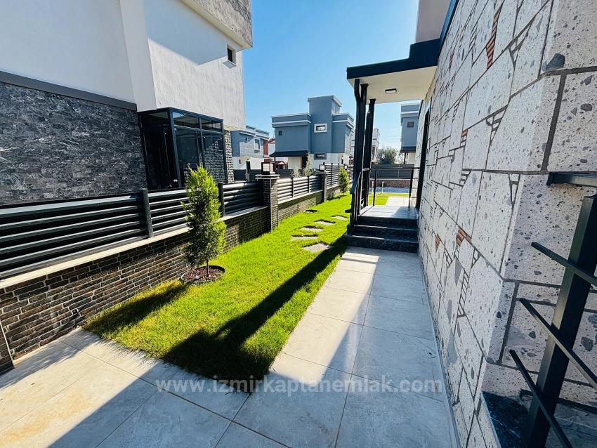 Große 3+1-Zimmer-Villa (300 M² Bruttofläche) Mit Separatem Pool In Doğanbey Zu Verkaufen