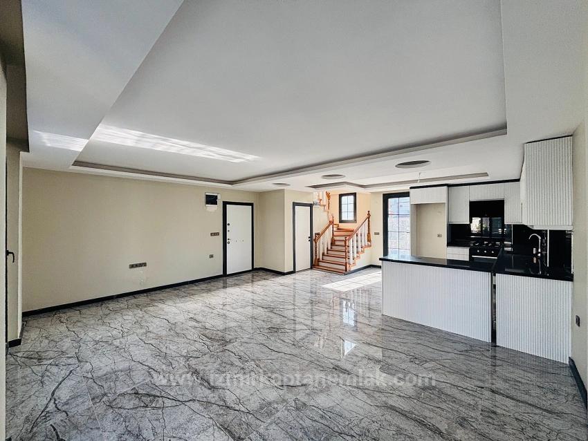 Große 3+1-Zimmer-Villa (300 M² Bruttofläche) Mit Separatem Pool In Doğanbey Zu Verkaufen