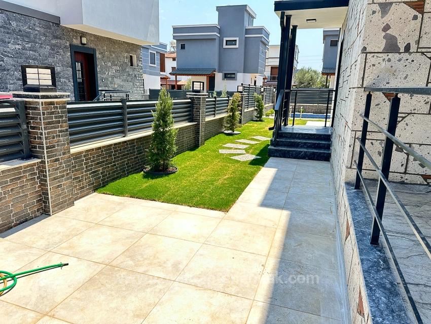 Große 3+1-Zimmer-Villa (300 M² Bruttofläche) Mit Separatem Pool In Doğanbey Zu Verkaufen