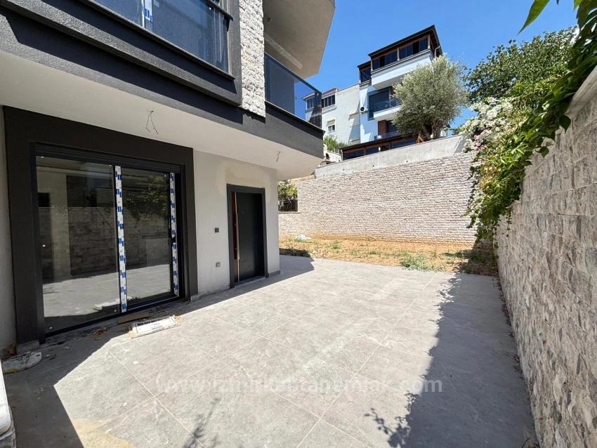 2+1-Zimmer-Villa Mit Großem Garten, 500 Meter Vom Strand In Seferihisar Ürkmez Entfernt, Zu Verkaufen.