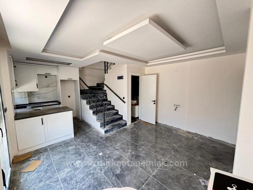 2+1-Zimmer-Villa Mit Großem Garten, 500 Meter Vom Strand In Seferihisar Ürkmez Entfernt, Zu Verkaufen.