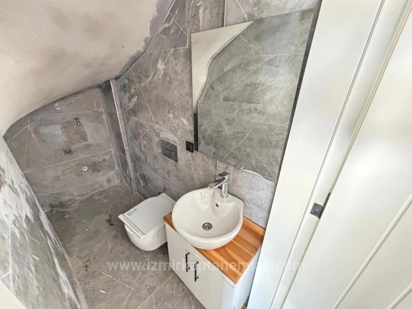 2+1-Zimmer-Villa Mit Großem Garten, 500 Meter Vom Strand In Seferihisar Ürkmez Entfernt, Zu Verkaufen.