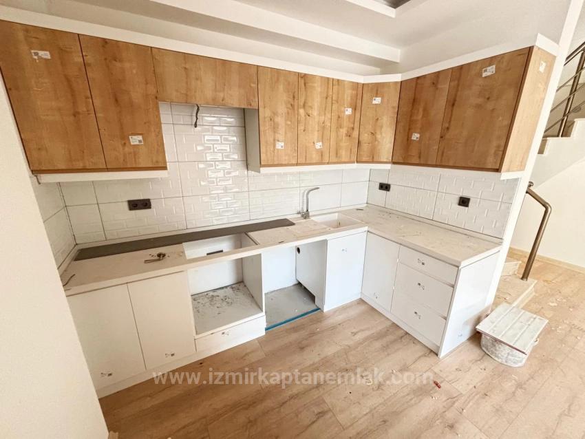 2+1 Villa Mit Separatem Eingang Und Garten Zum Verkauf In Seferihisar Payamlı