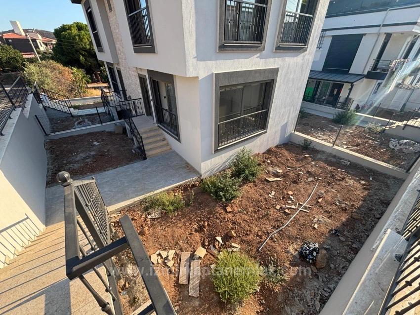 2+1 Villa Mit Separatem Eingang Und Garten Zum Verkauf In Seferihisar Payamlı