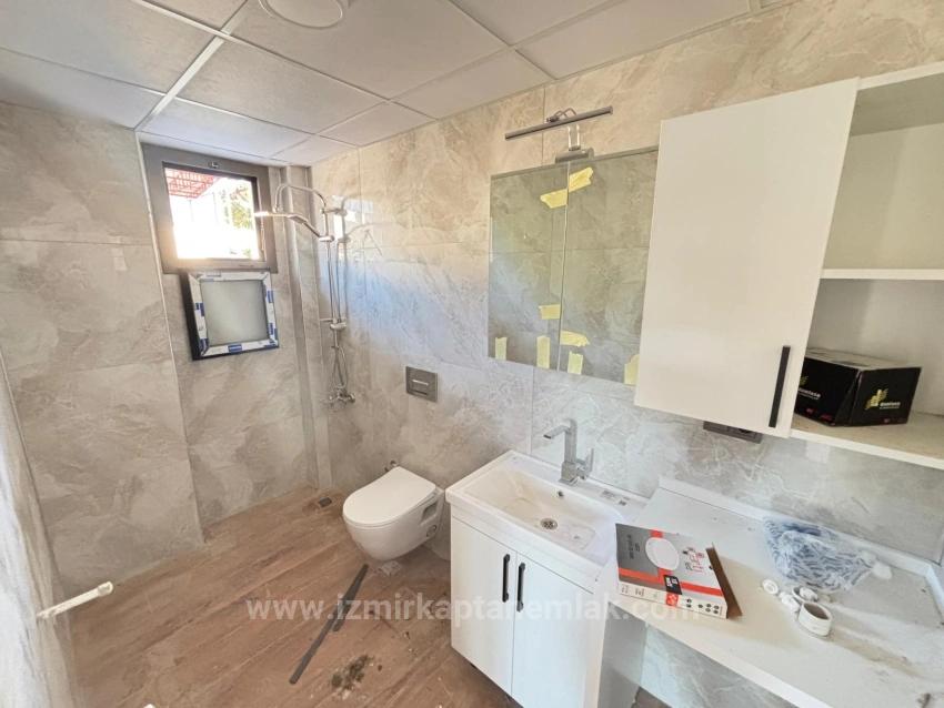 2+1 Villa Mit Separatem Eingang Und Garten Zum Verkauf In Seferihisar Payamlı