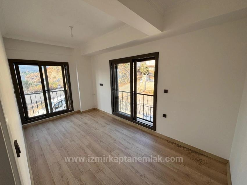 2+1 Villa Mit Separatem Eingang Und Garten Zum Verkauf In Seferihisar Payamlı