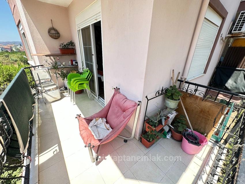 2+1-Zimmer-Wohnung Zum Verkauf In Seferihisar Ürkmez, Mittlere Etage, Vorderfassade, 450 M Vom Strand Entfernt