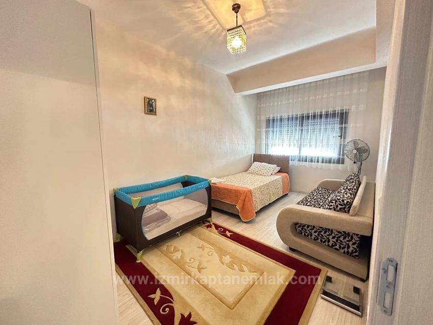 Dreifamilienhaus (4+1 Zimmer) Mit Separater Küche In Seferihisar Ürkmez Zu Verkaufen, 300 M Vom Strand Entfernt