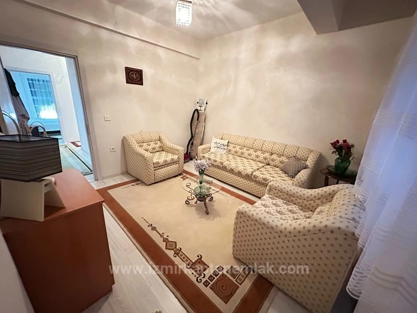 Dreifamilienhaus (4+1 Zimmer) Mit Separater Küche In Seferihisar Ürkmez Zu Verkaufen, 300 M Vom Strand Entfernt