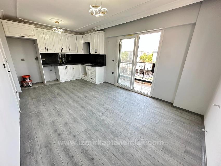 Geräumige 2+1-Wohnung Zum Verkauf Im Zentrum Von Seferihisar Ürkmez, Brandneuer Bau